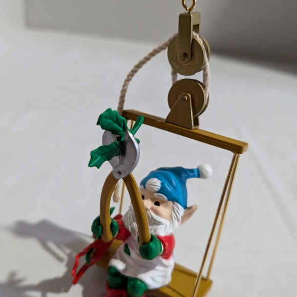 Christmas Charmers Santa Trimming the Mistletoe vtg 1991 Rennoc - Picture 4 of 11